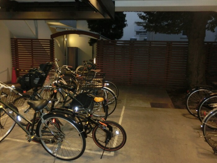 物件外観写真5　(駐輪場)