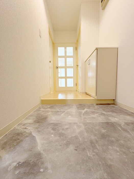 物件内観写真7　(玄関)