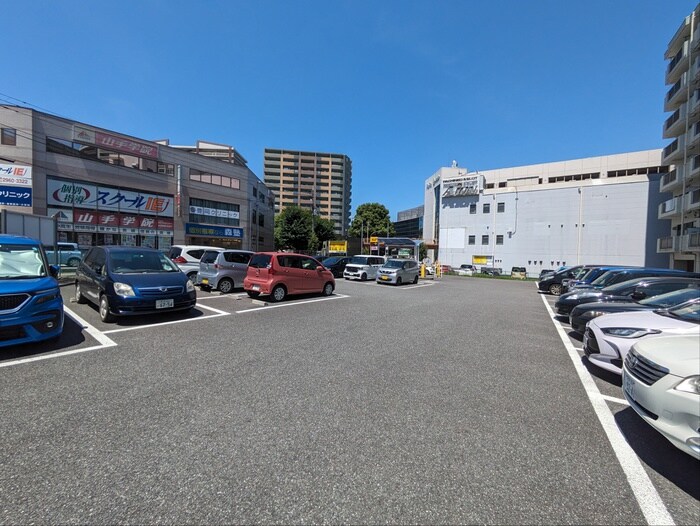 物件外観写真3　(駐車場)