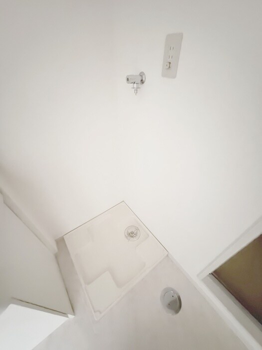 物件内観写真18　(洗濯機置場)