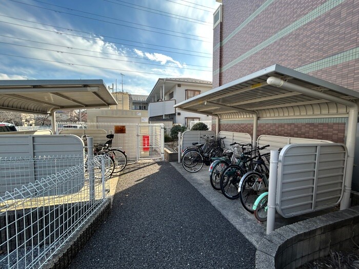 物件外観写真4　(駐車場)