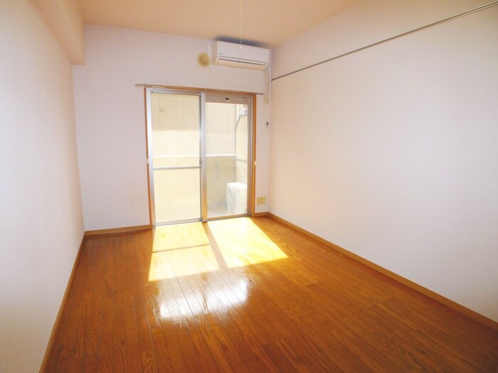 物件内観写真7　(室内からの展望)