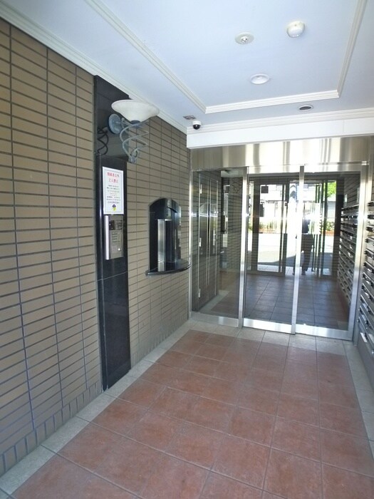 物件外観写真3　(エントランス部分)