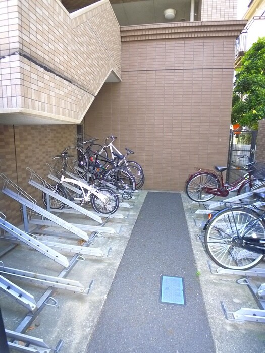 物件外観写真5　(駐輪場)