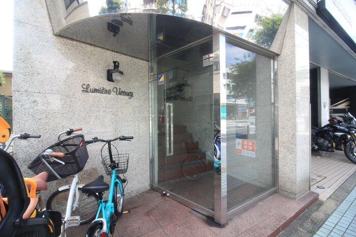 物件外観写真6　(エントランス部分)