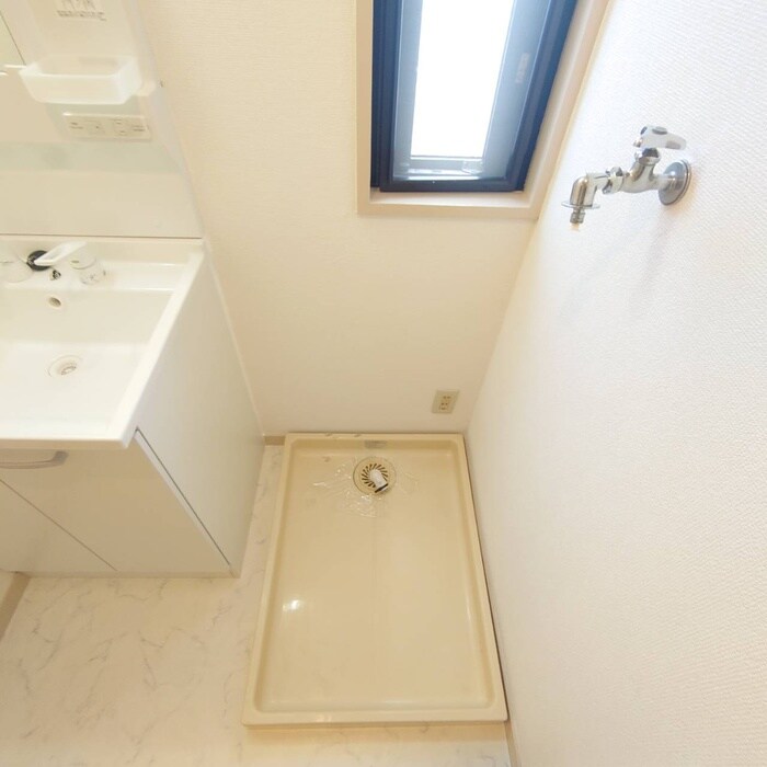 物件内観写真11　(洗濯機置場)