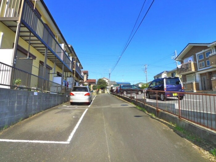 物件外観写真3　(駐車場)