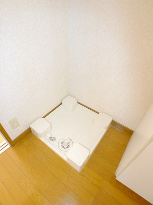 物件内観写真18　(洗濯機置場)