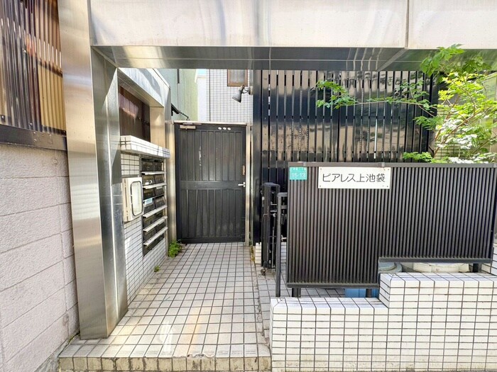 物件外観写真2　(エントランス部分)