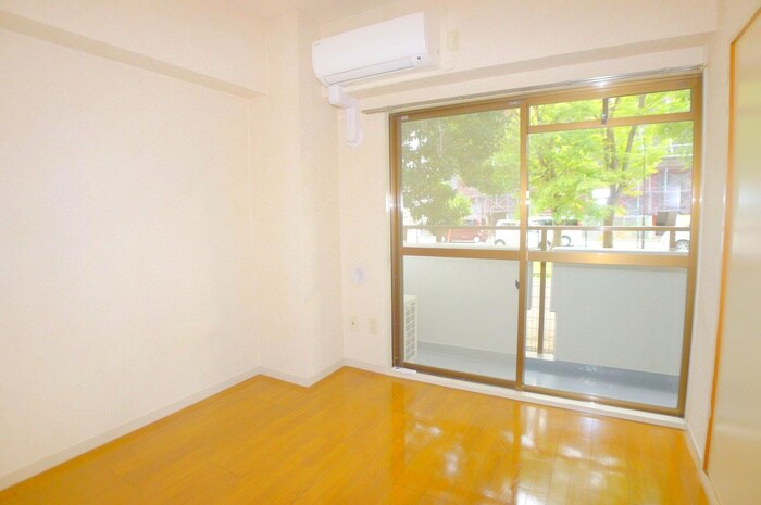 物件内観写真7　(室内からの展望)