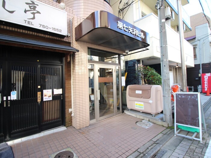 物件外観写真6　(エントランス部分)