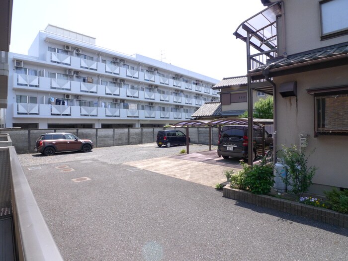 物件外観写真3　(駐車場)
