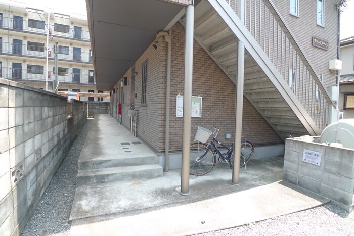 物件外観写真5　(エントランス部分)