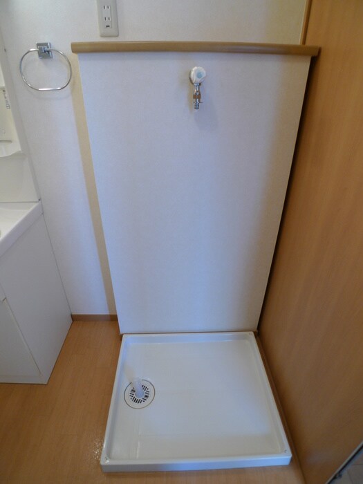 物件内観写真12　(洗濯機置場)