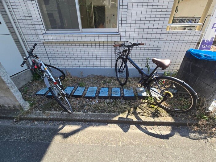 物件外観写真5　(駐輪場)