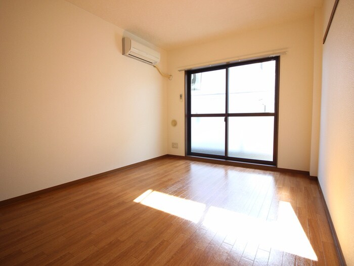 物件内観写真8　(室内からの展望)