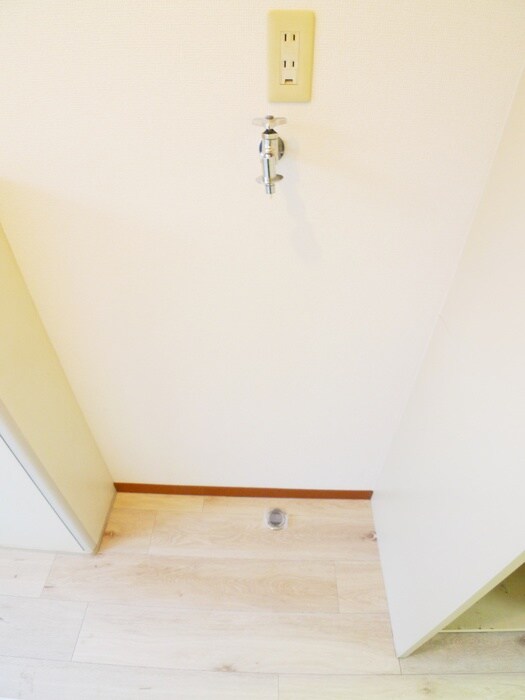 物件内観写真12　(洗濯機置場)