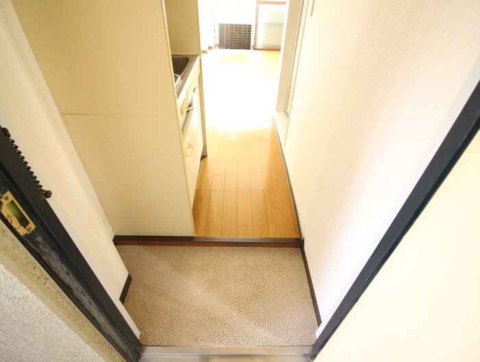 物件内観写真7　(玄関)