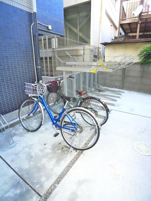 物件外観写真3　(駐輪場)