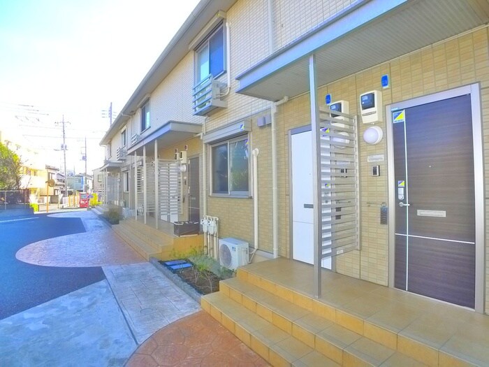 物件外観写真4　(エントランス部分)