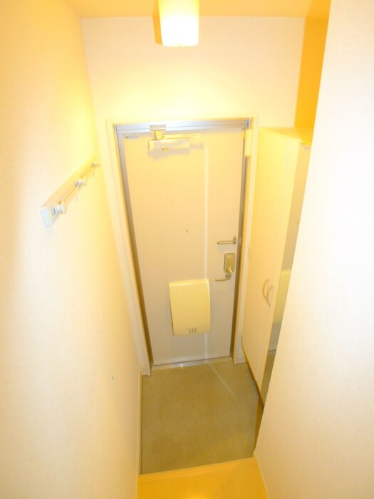 物件内観写真16　(玄関)