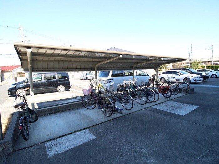 物件外観写真4　(駐輪場)