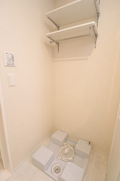 物件内観写真14　(洗濯機置場)