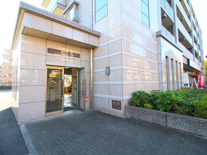 物件外観写真2　(エントランス部分)