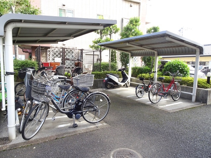 物件外観写真4　(駐輪場)