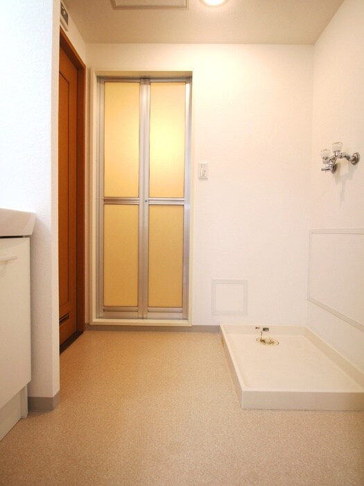 物件内観写真15　(洗濯機置場)