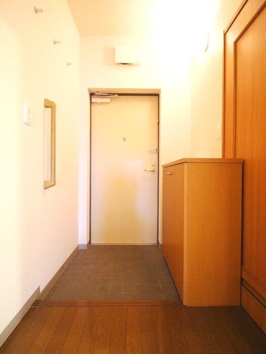 物件内観写真16　(玄関)