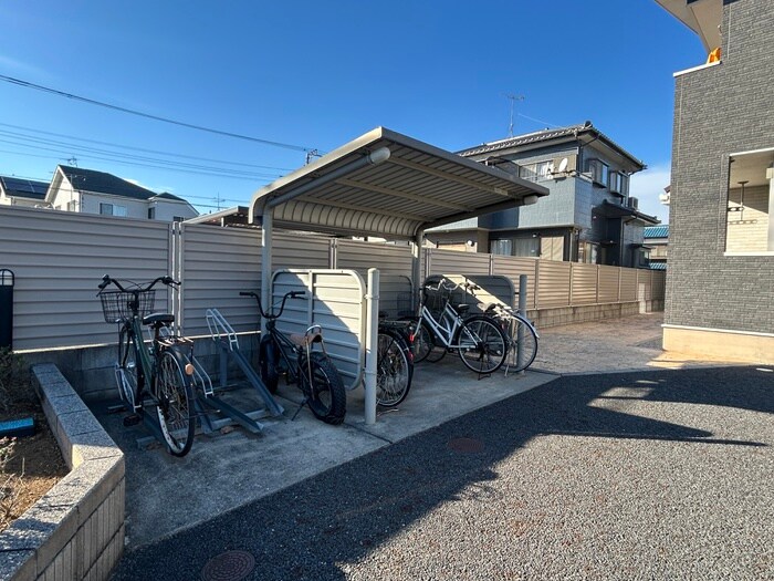 物件外観写真3　(駐輪場)