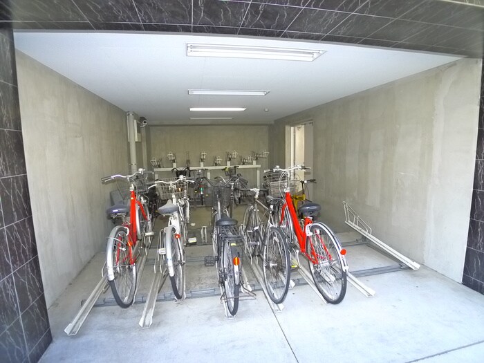 物件外観写真3　(駐輪場)