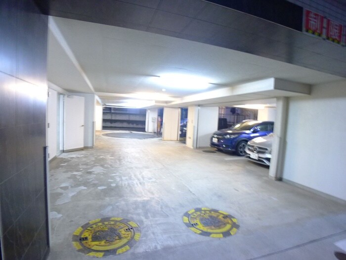 物件外観写真4　(駐車場)