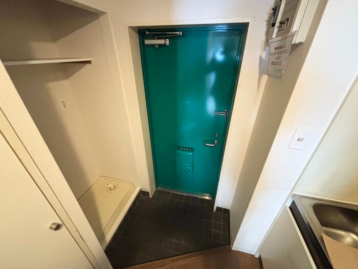 物件内観写真13　(玄関)