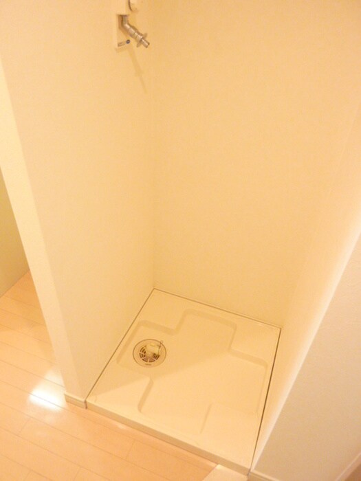 物件内観写真8　(洗濯機置場)