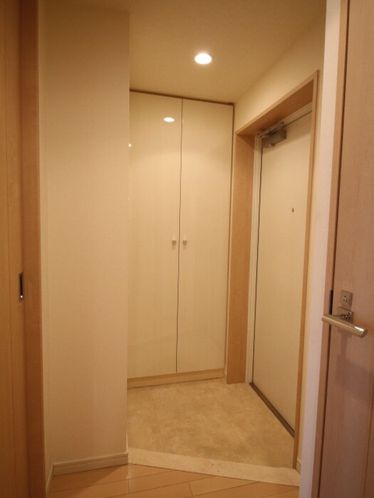 物件内観写真16　(玄関)