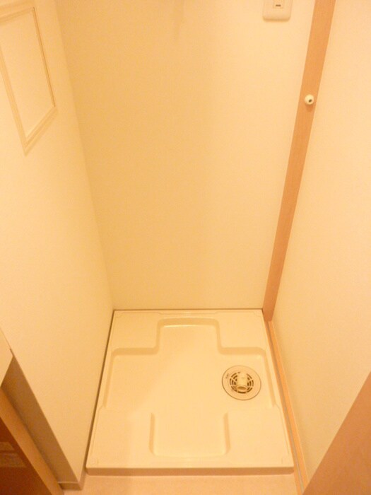 物件内観写真16　(洗濯機置場)