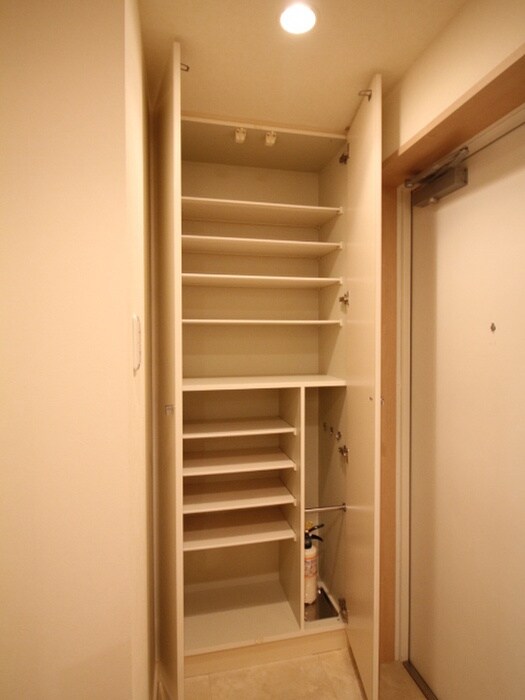 物件内観写真17　(靴箱)