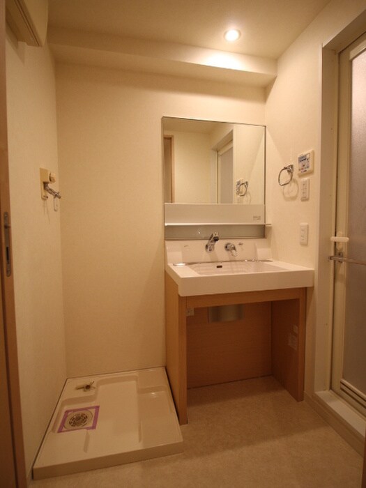 物件内観写真18　(洗濯機置場)