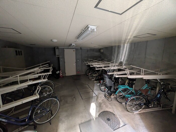 物件外観写真6　(駐輪場)