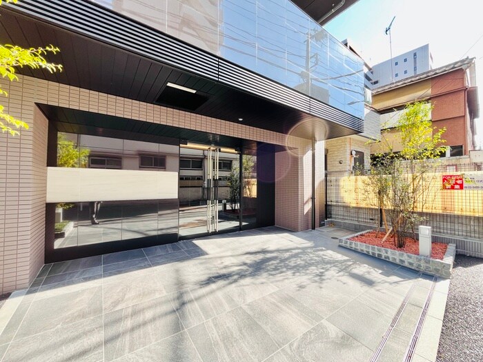 物件外観写真2　(エントランス部分)