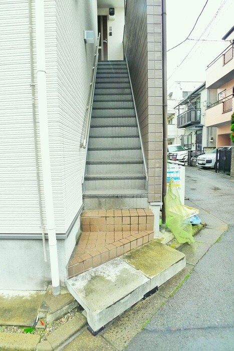 物件外観写真3　(エントランス部分)