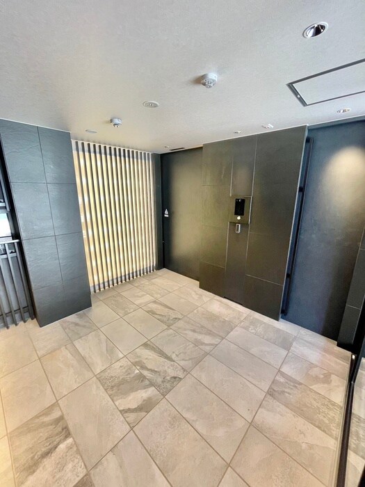 物件外観写真4　(エントランス部分)