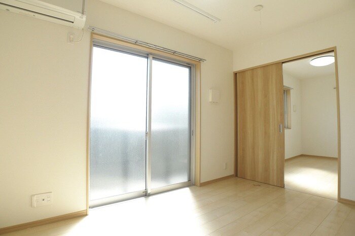 物件内観写真8　(室内からの展望)