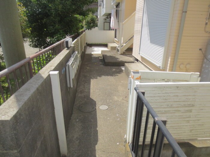 物件外観写真4　(エントランス部分)