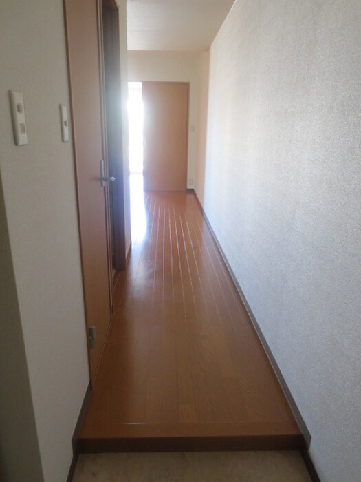 物件内観写真7　(玄関)