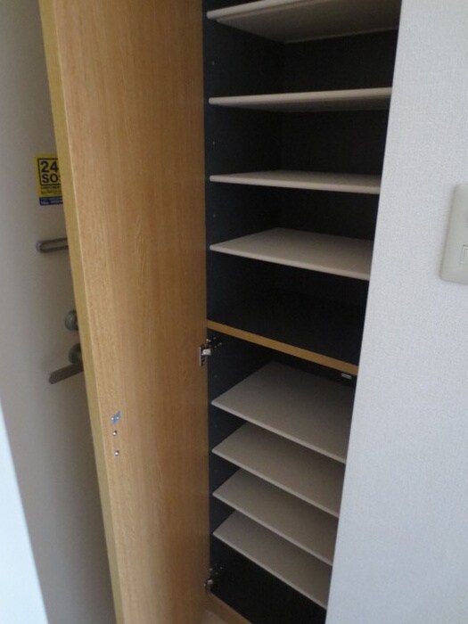 物件内観写真8　(靴箱)