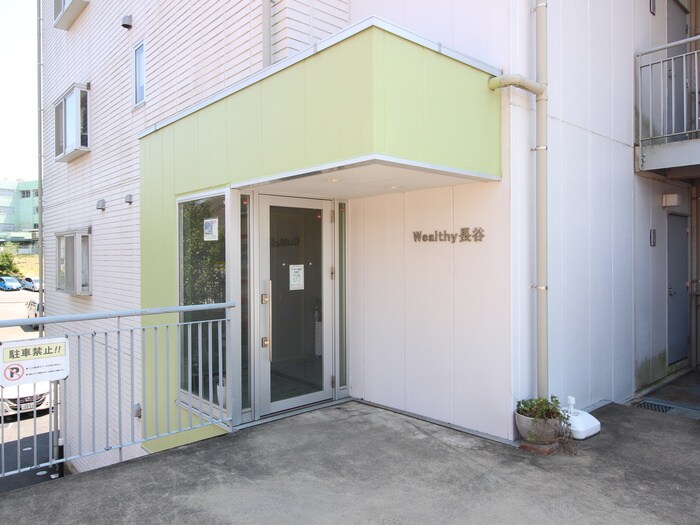 物件外観写真4　(エントランス部分)