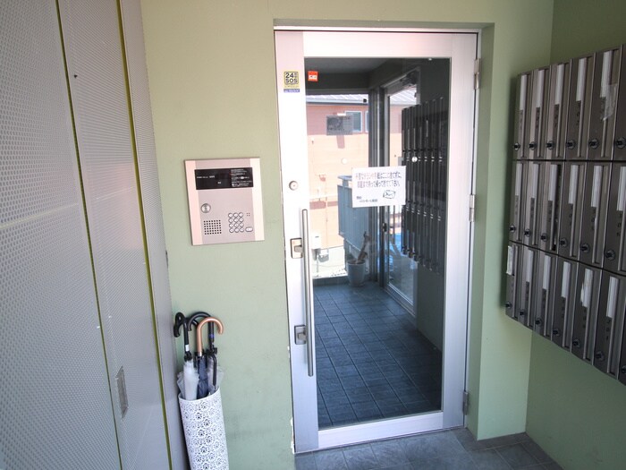 物件外観写真5　(エントランス部分)